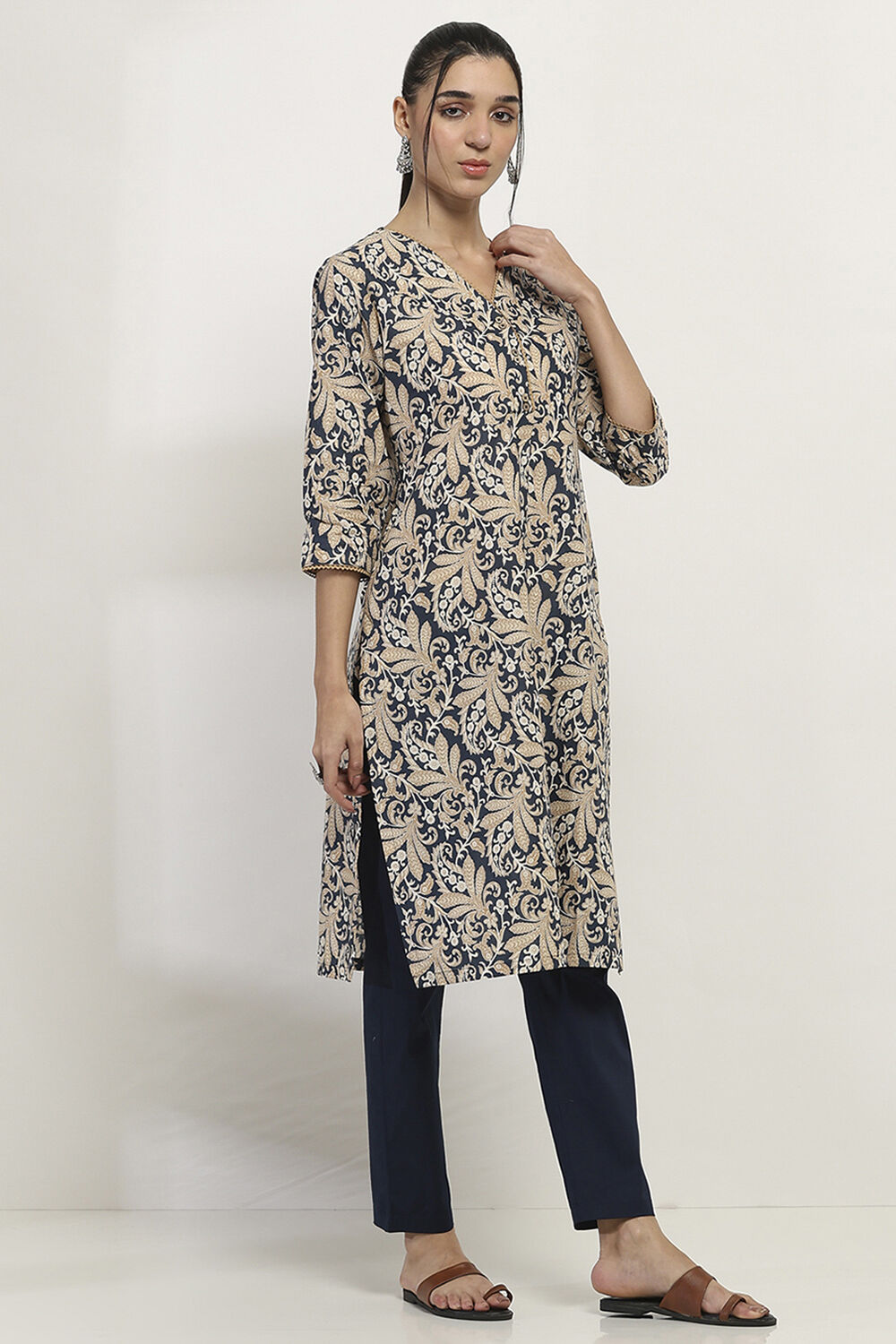 Blue and Beige Cotton Straight Kurta image number 4