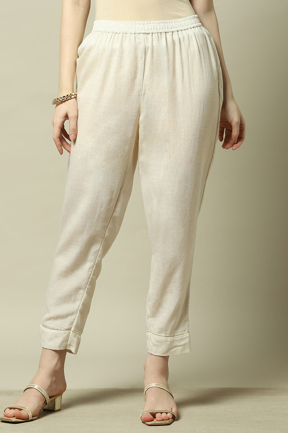 Off-White Cotton Solid Straight Fit Pants image number 5