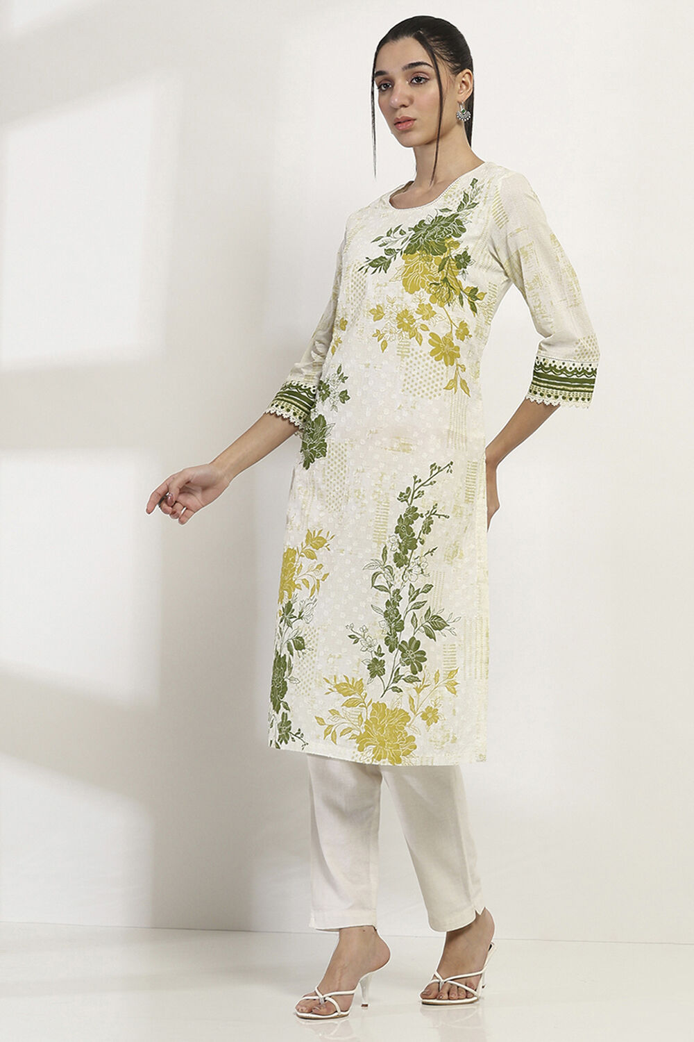 Off-White and Green Cotton Straight Kurta image number 2