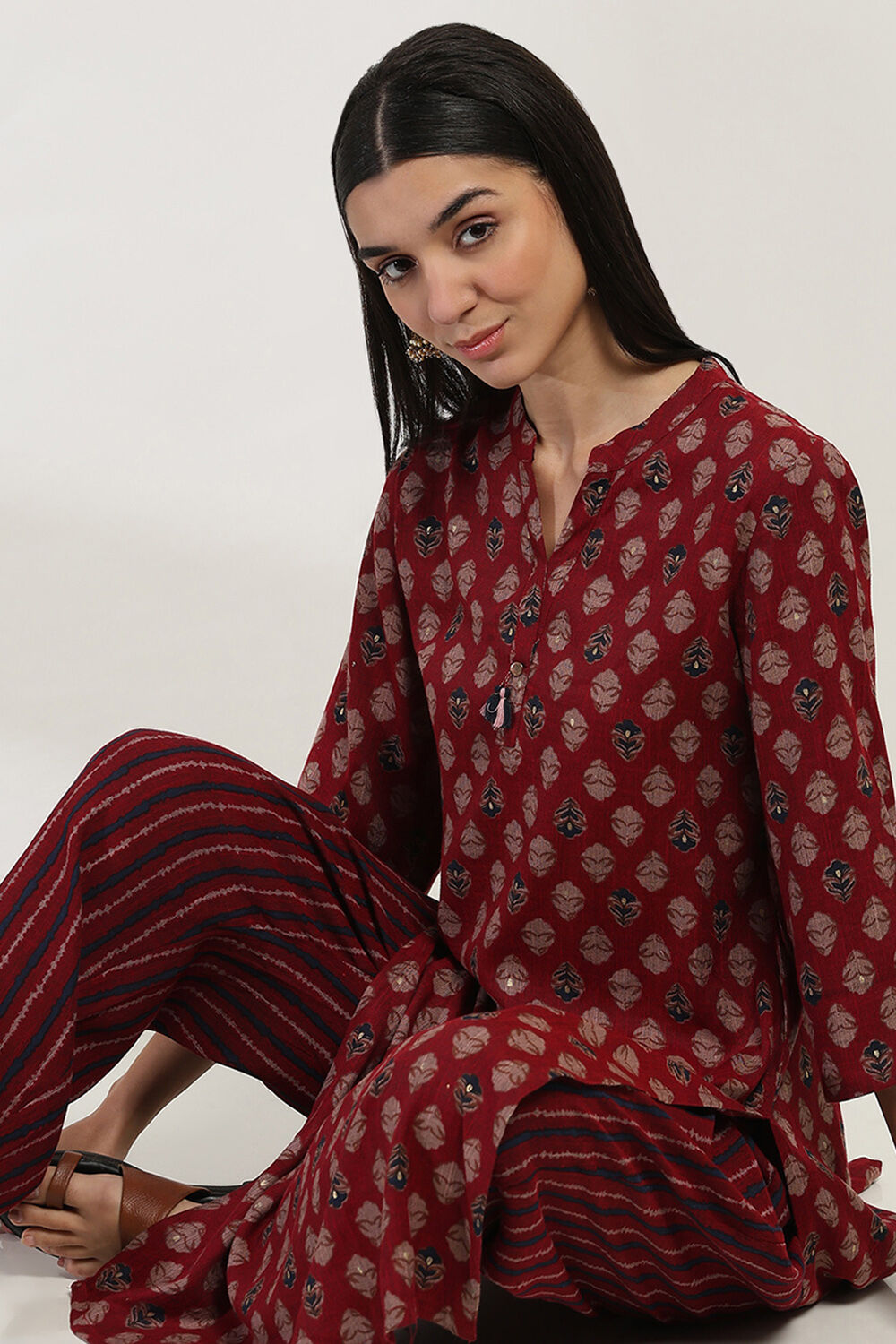 Red Cotton Blend Straight Kurta Set image number 0