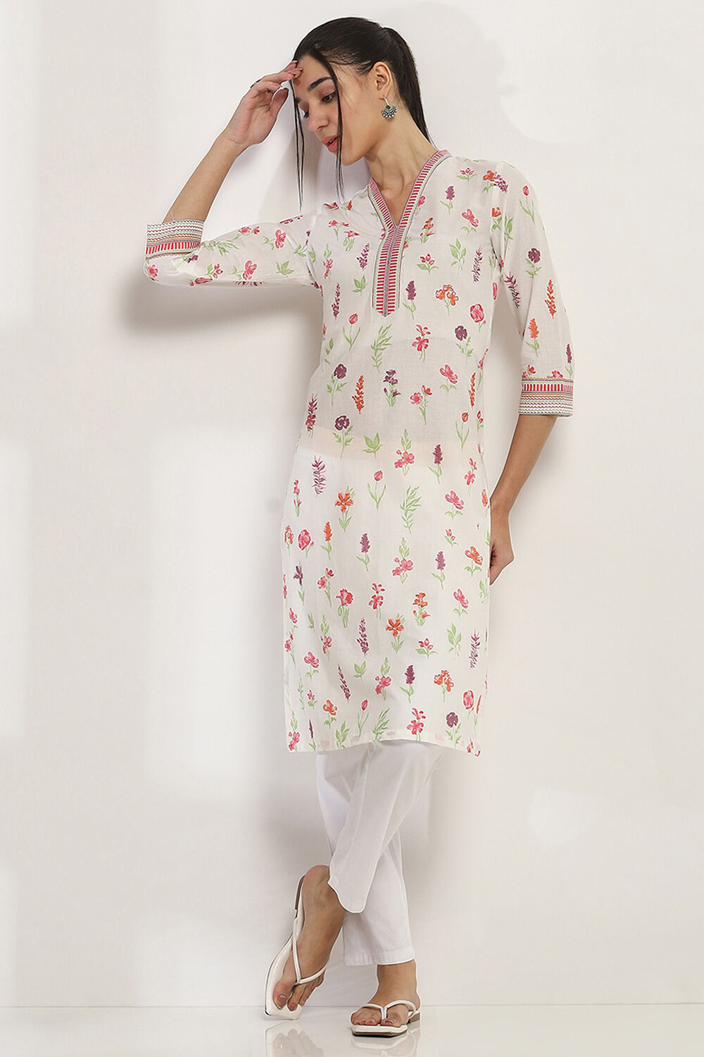 Off-White Cotton Floral Straight Kurta image number 0
