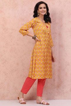 Yellow LIVA Straight Kurta image number 3