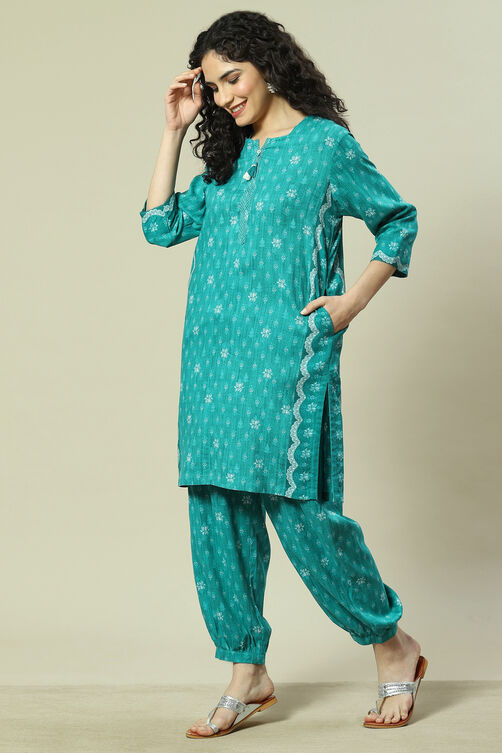 Green LIVA Woven Straight Kurta Suit Set image number 3
