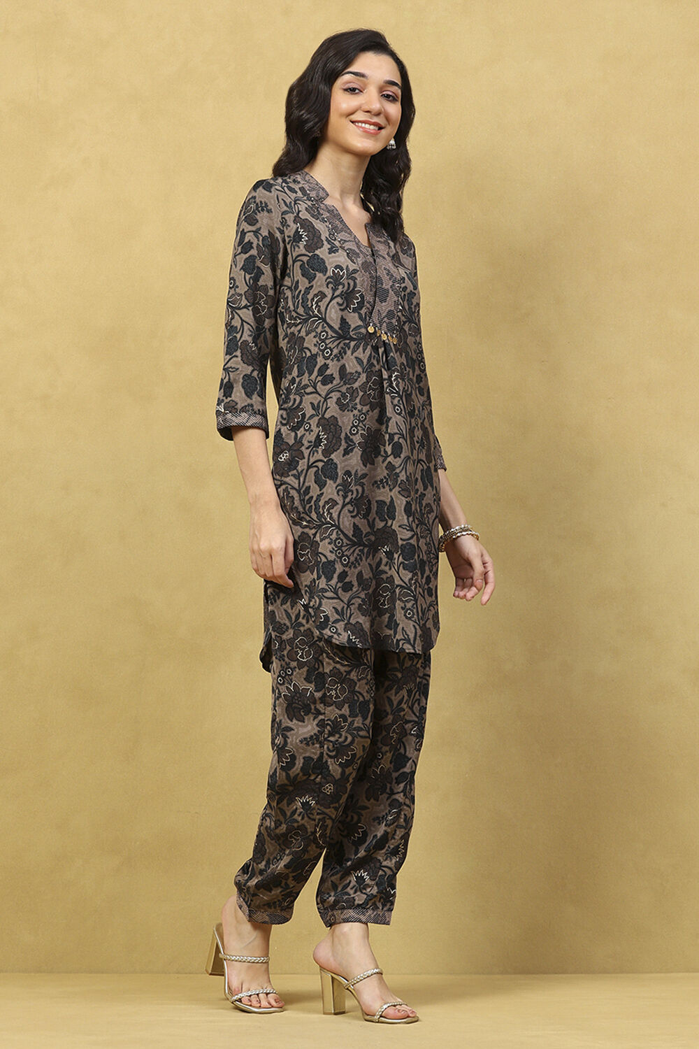 Blue Viscose Blend Printed Gathered Kurta Pants Set image number 5