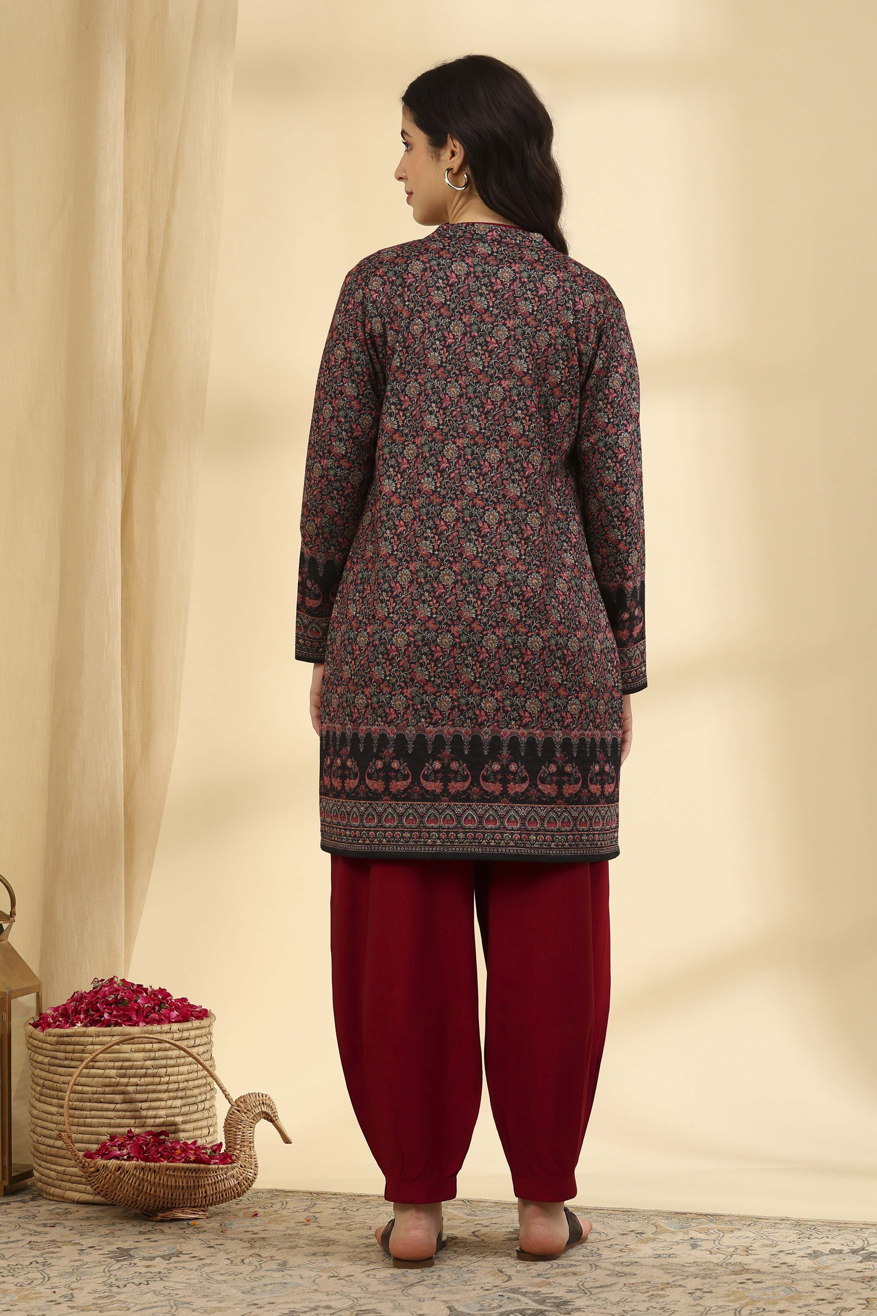 Black Polyester Regular Printed Cape image number 5
