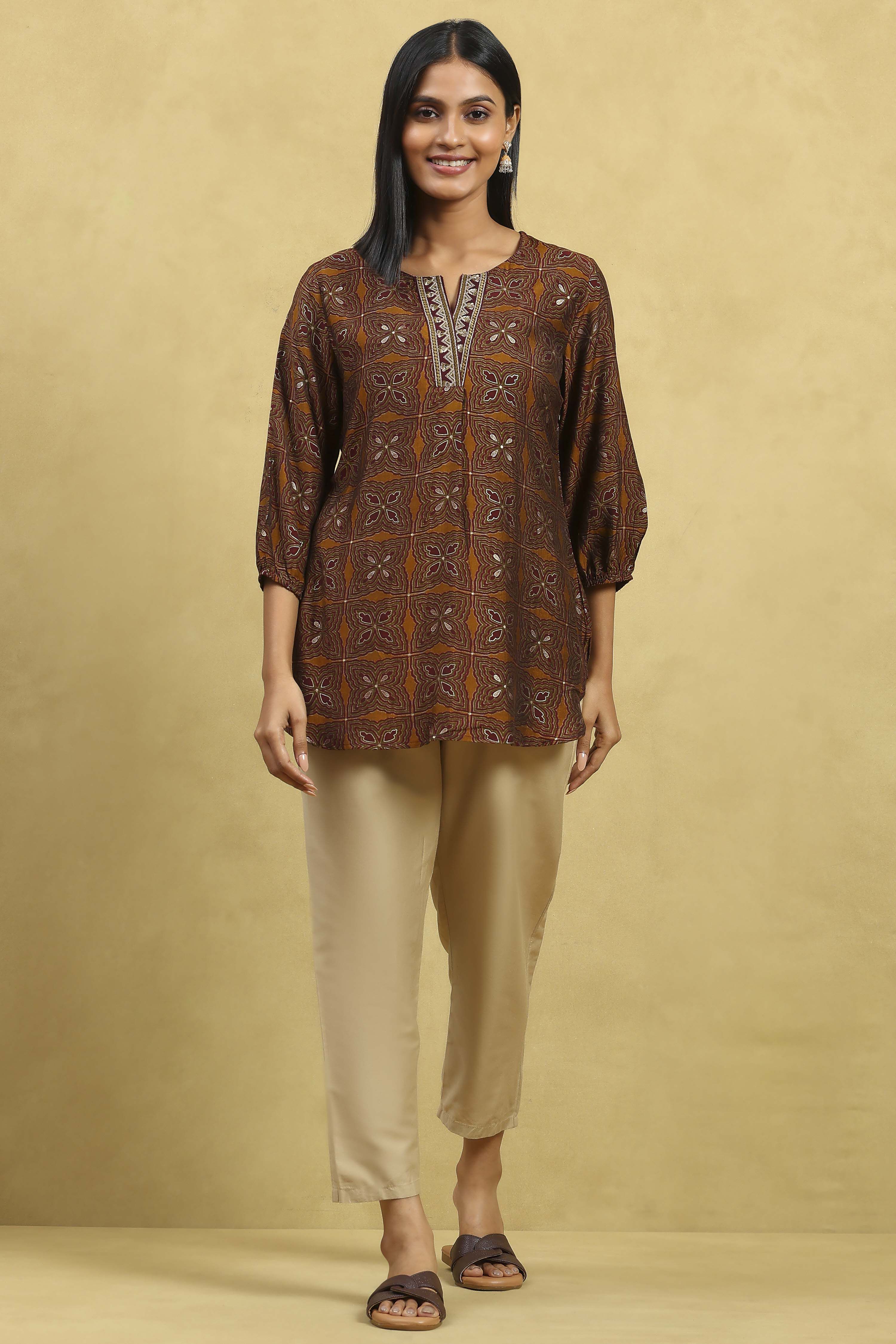 Gold Viscose Blend Solid Narrow Pants image number 0