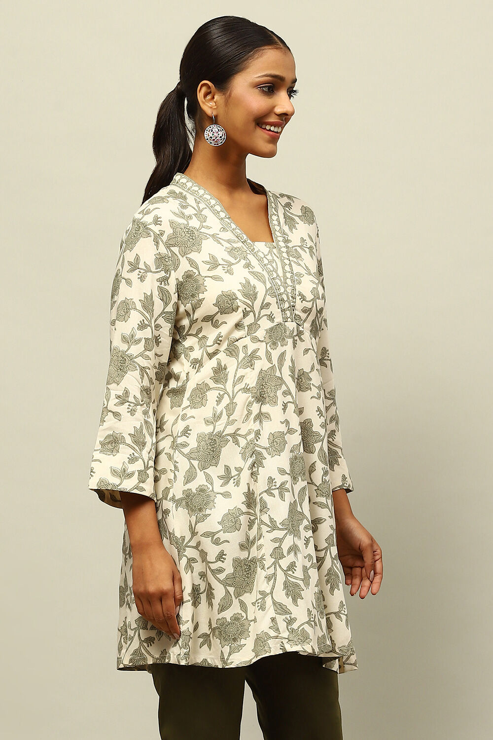 White Rayon Printed Straight Top image number 4