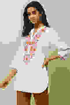 White Printed Floral Detail Straight Indie Top image number 2