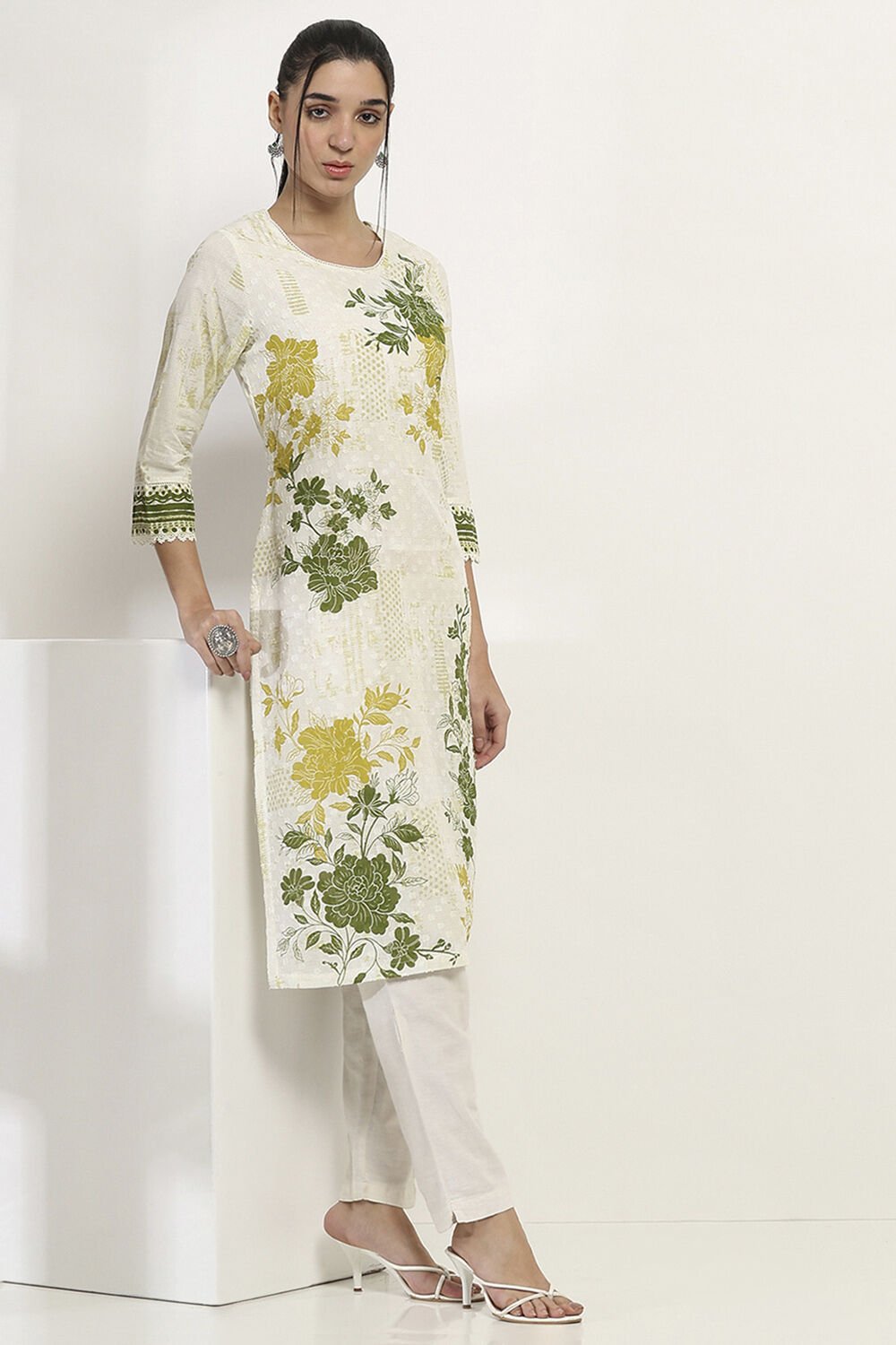 Off-White and Green Cotton Straight Kurta image number 0