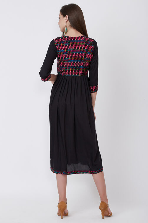 Black Viscose Rayon Flared Dress image number 4