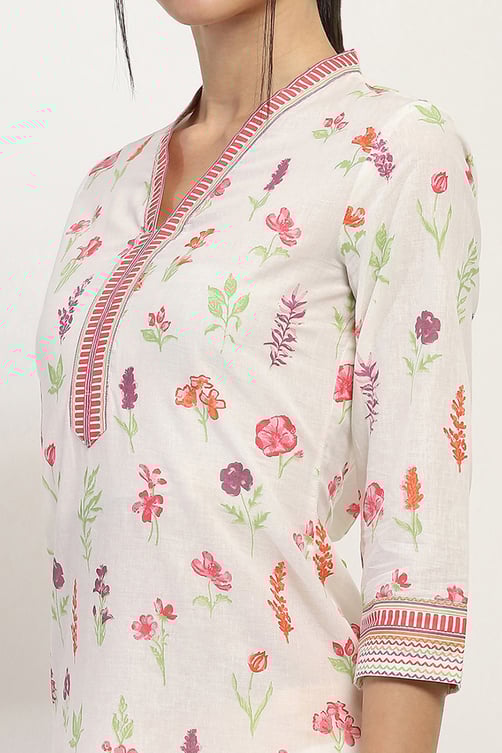 Off-White Cotton Floral Straight Kurta image number 1