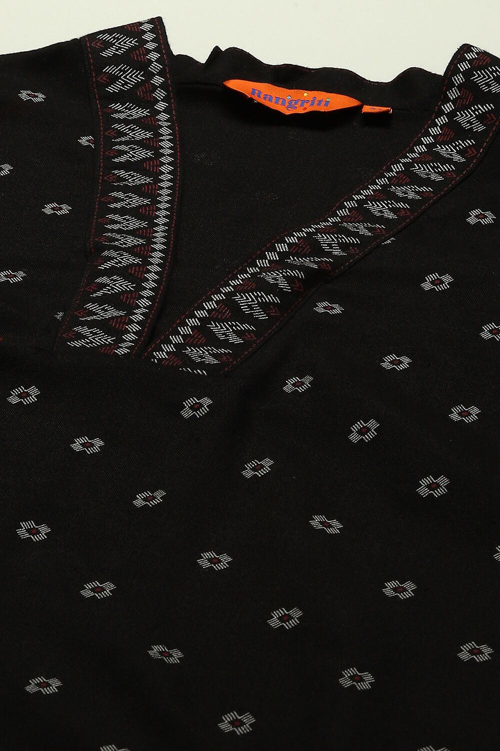 Off-White Geometric Printed Straight Indie Top image number 1