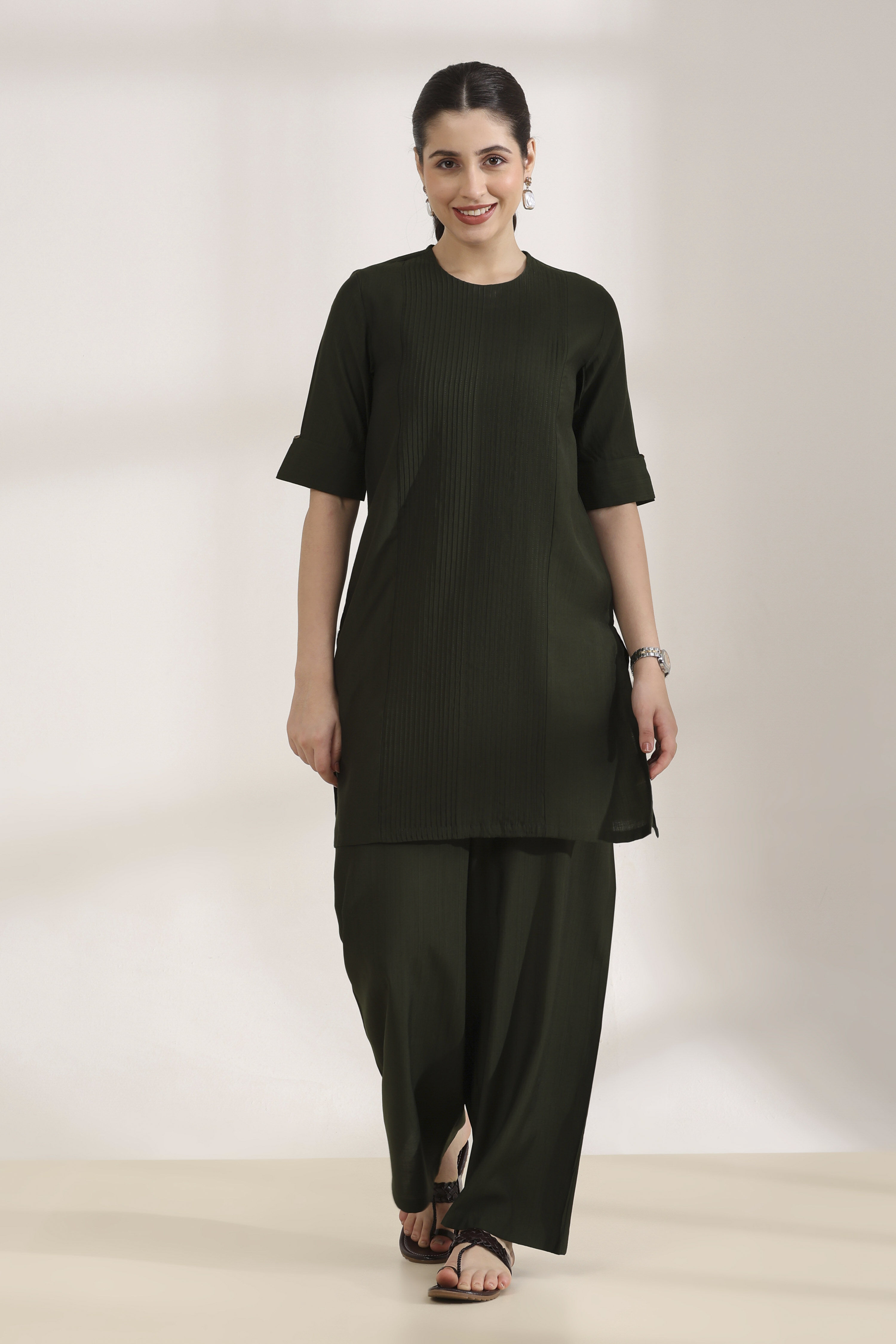 Green Viscose Blend Solid Straight Kurta Set image number 6
