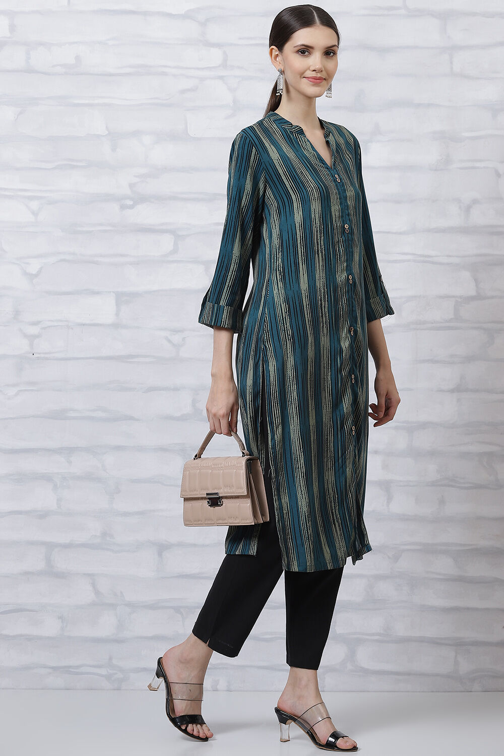 Blue LIVA Straight Kurta image number 5