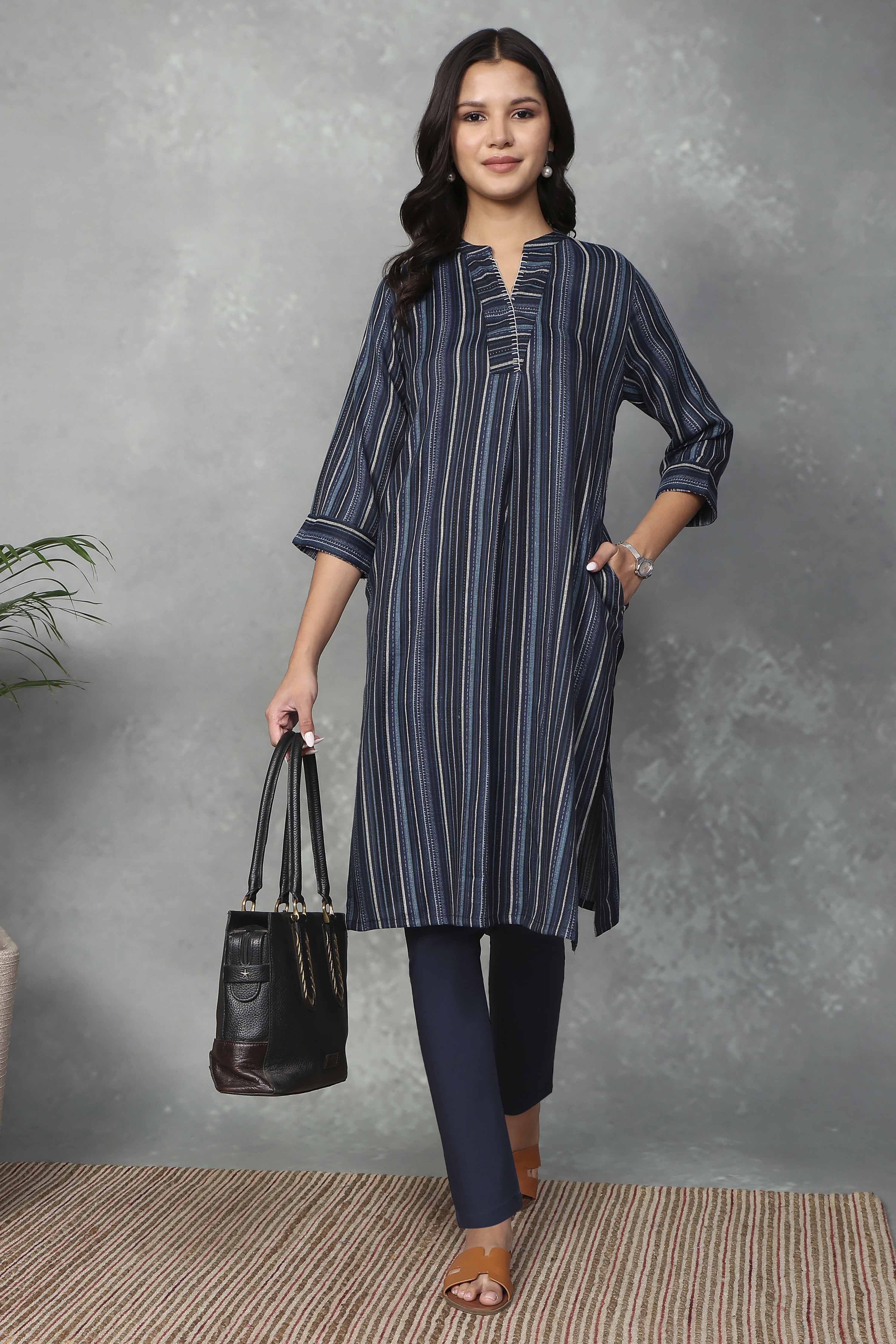 Blue Printed Straight Kurta image number 2