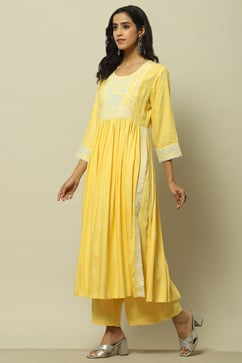 Yellow Embroidered Straight Kurta Set image number 3