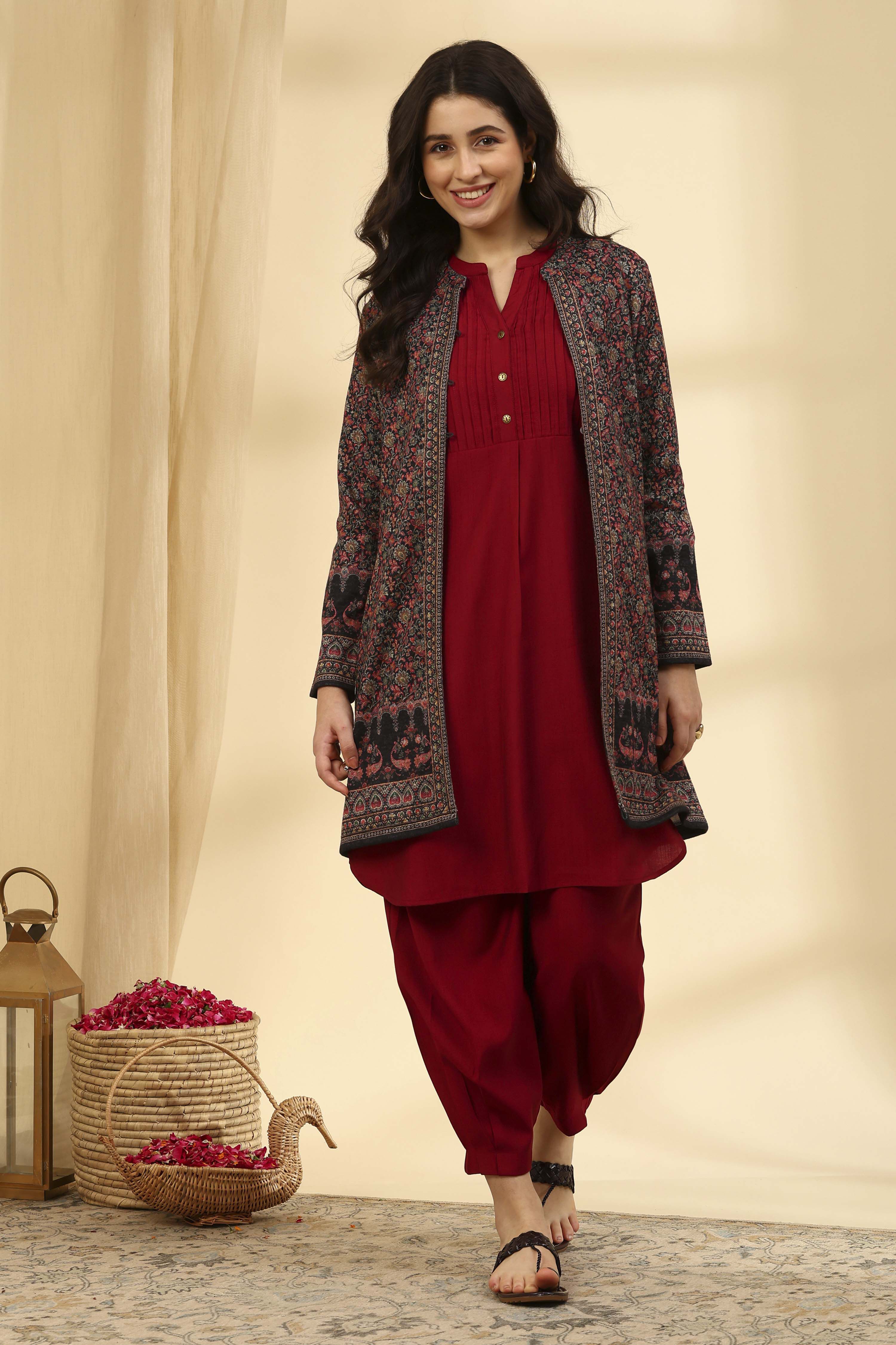 Black Polyester Regular Printed Cape image number 0