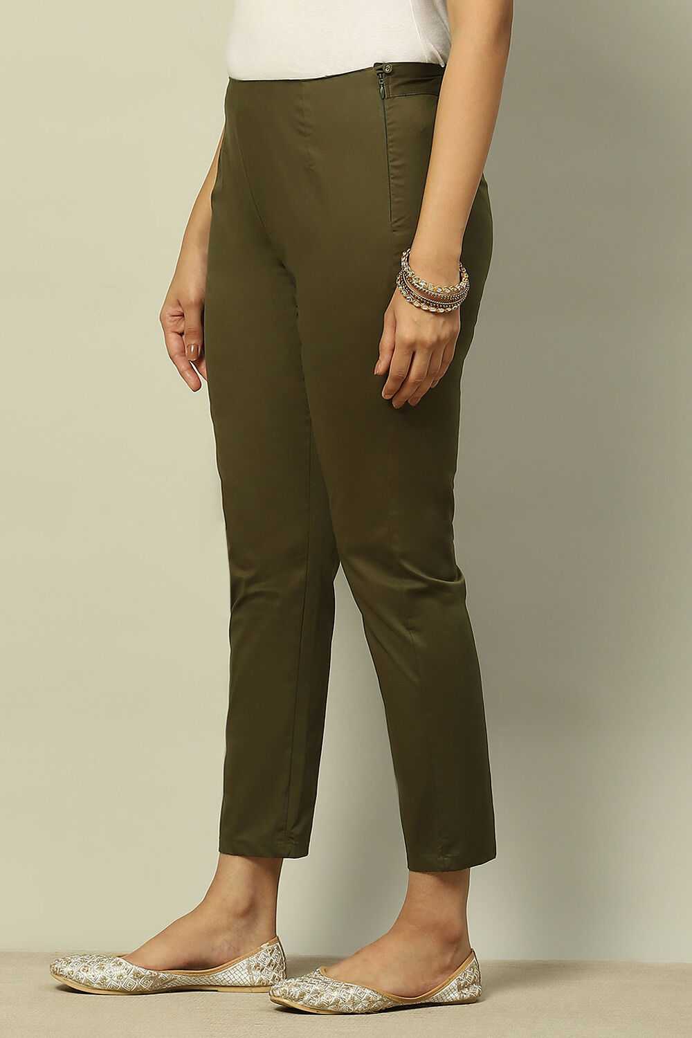 Nephrite Green Cotton Blend Solid Patyala image number 2