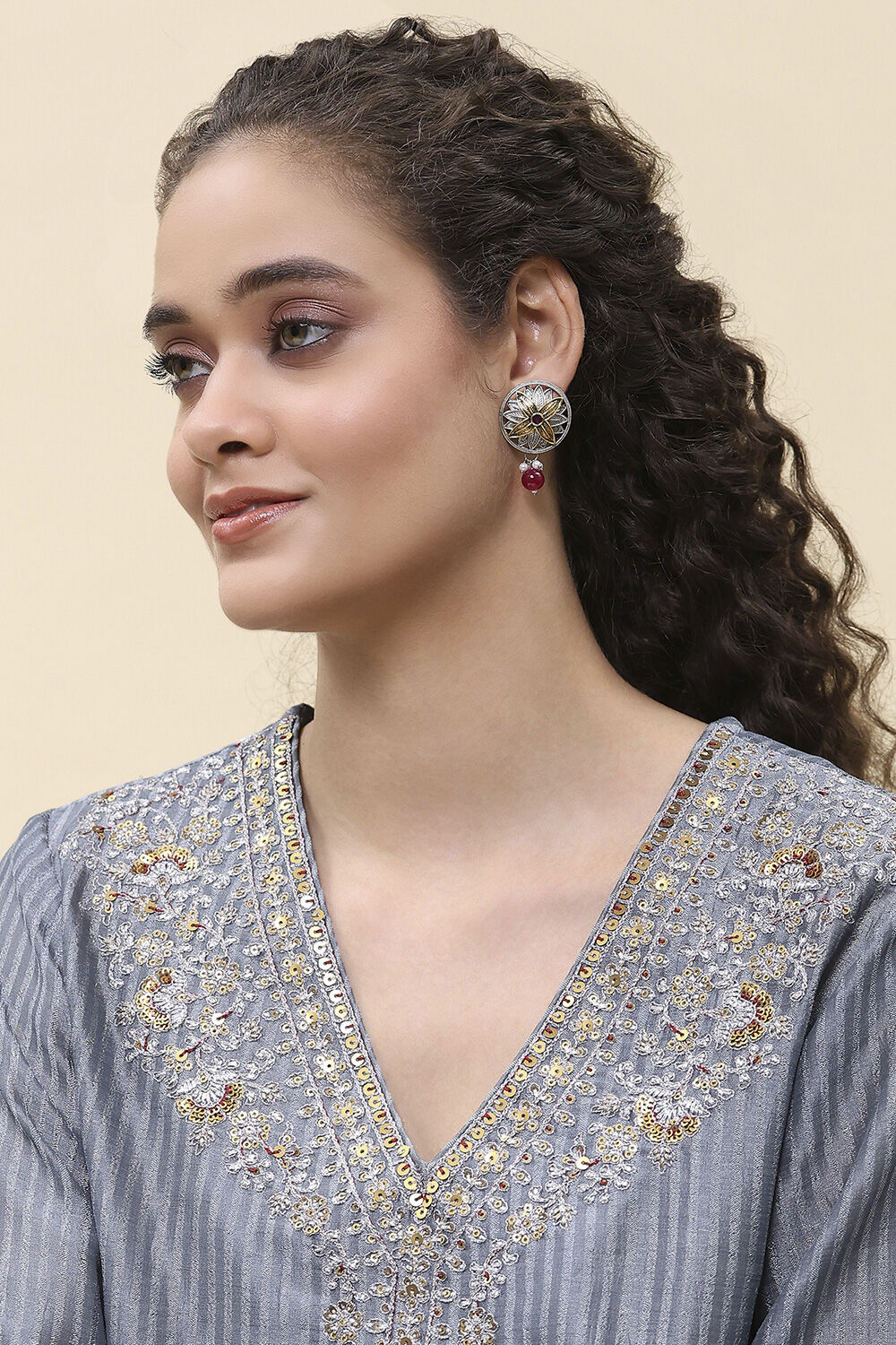 Red Alloy Studs image number 3