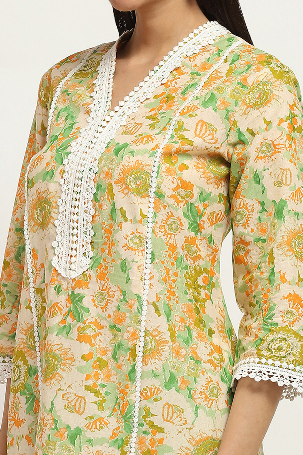 Green Cotton Floral Straight Kurta Set image number 1