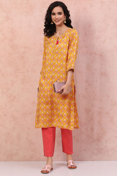 Yellow LIVA Straight Kurta image number 5