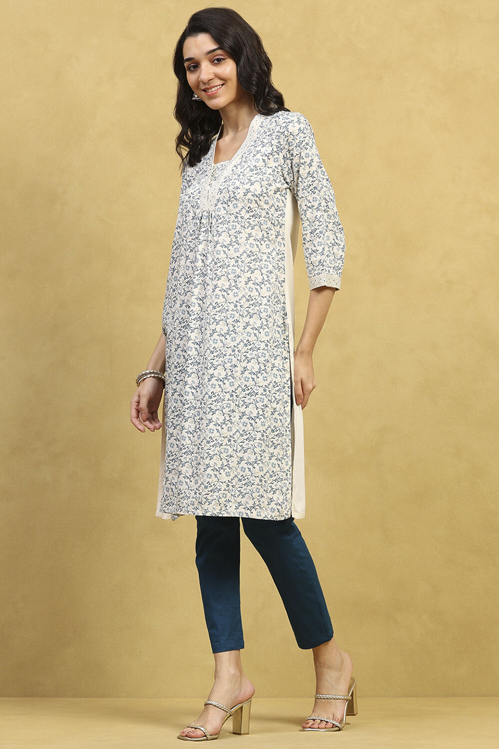 White and Blue Printed Straight Kurta image number 2