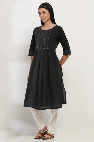 Rangriti Cotton yarn-dyed Regular Kurta in Black
