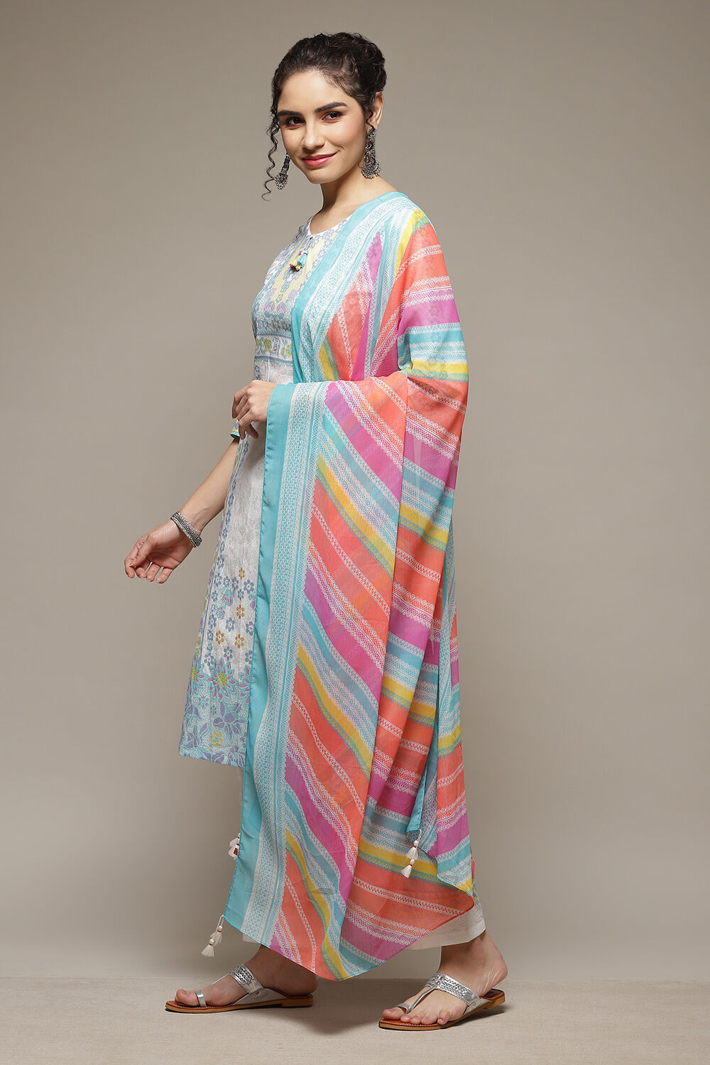 White Poly Chiffon Straight Kurta & Pants Suit Set image number 5