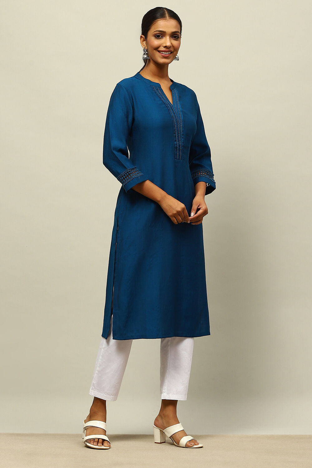 Blue Solid Straight Kurta image number 4