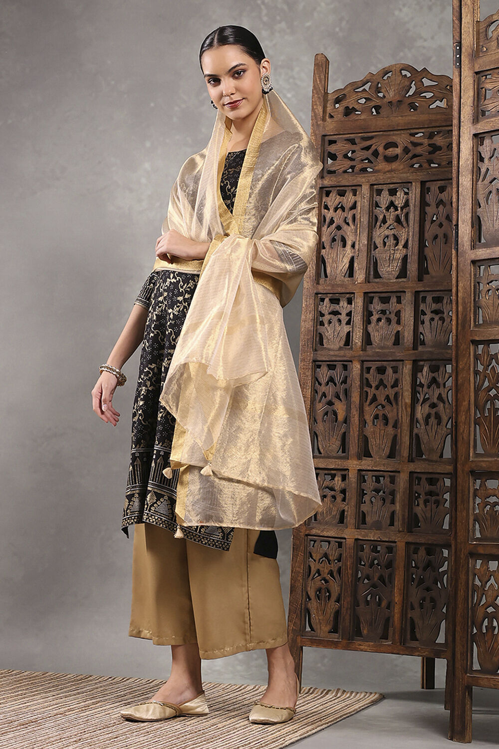 Gold Polyester Yarndyed Dupatta image number 1