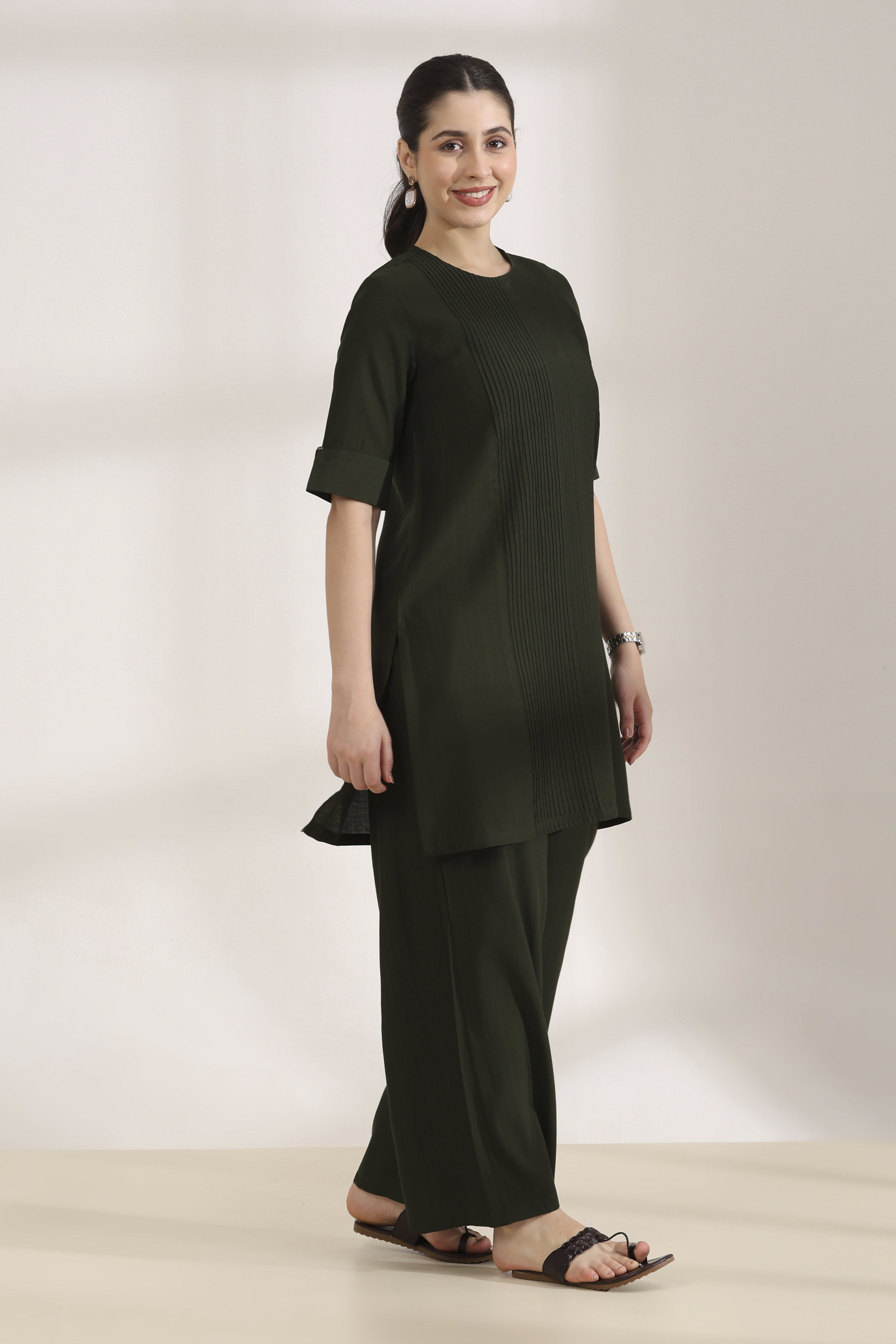 Green Viscose Blend Solid Straight Kurta Set image number 4