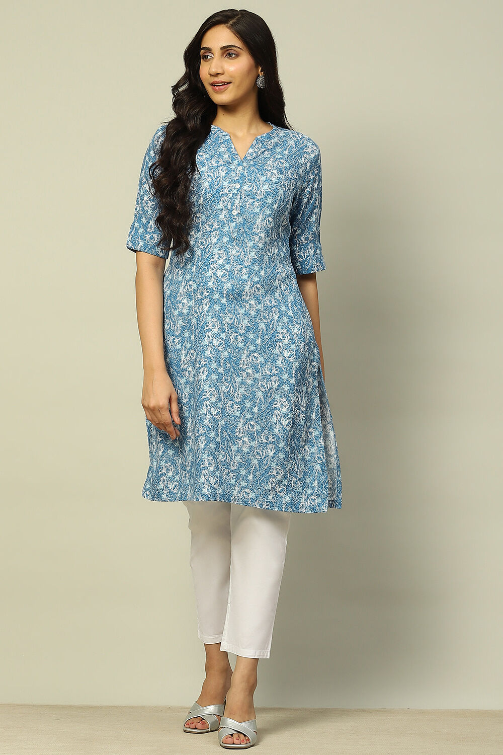 Blue and White Floral Printed Straight Kurta image number 0