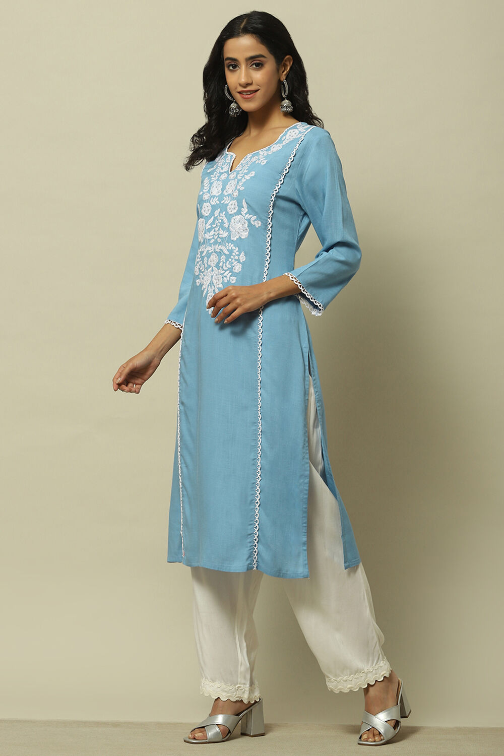 Ice Blue Floral Embroidered Straight Kurta image number 2
