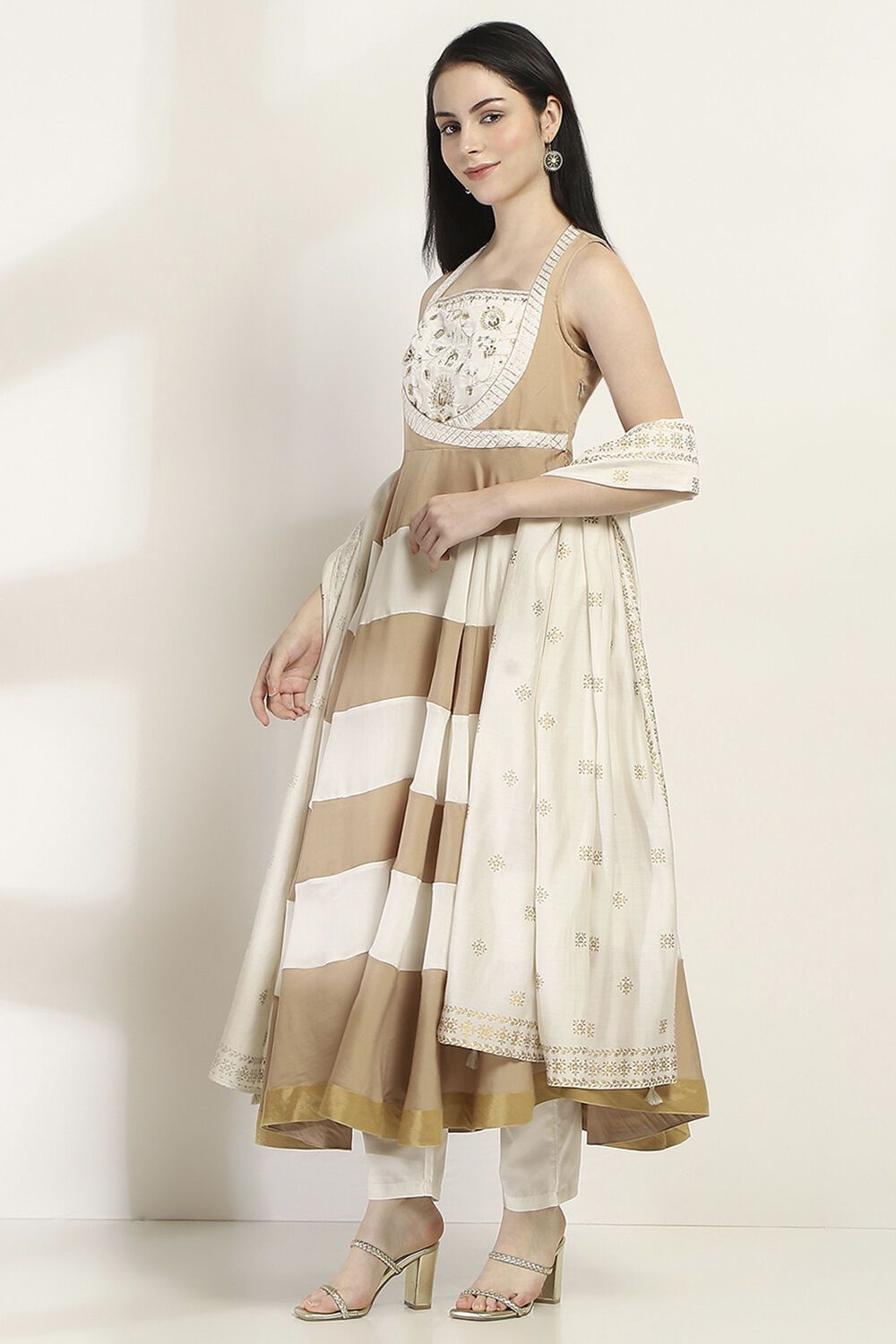 Red and Pink Tiered Anarkali Suit Set image number 3