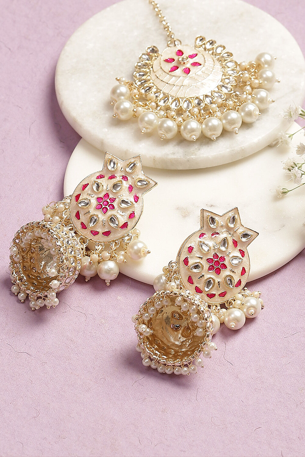 Cream & Pink Jhumkas & Maangtika Set image number 0