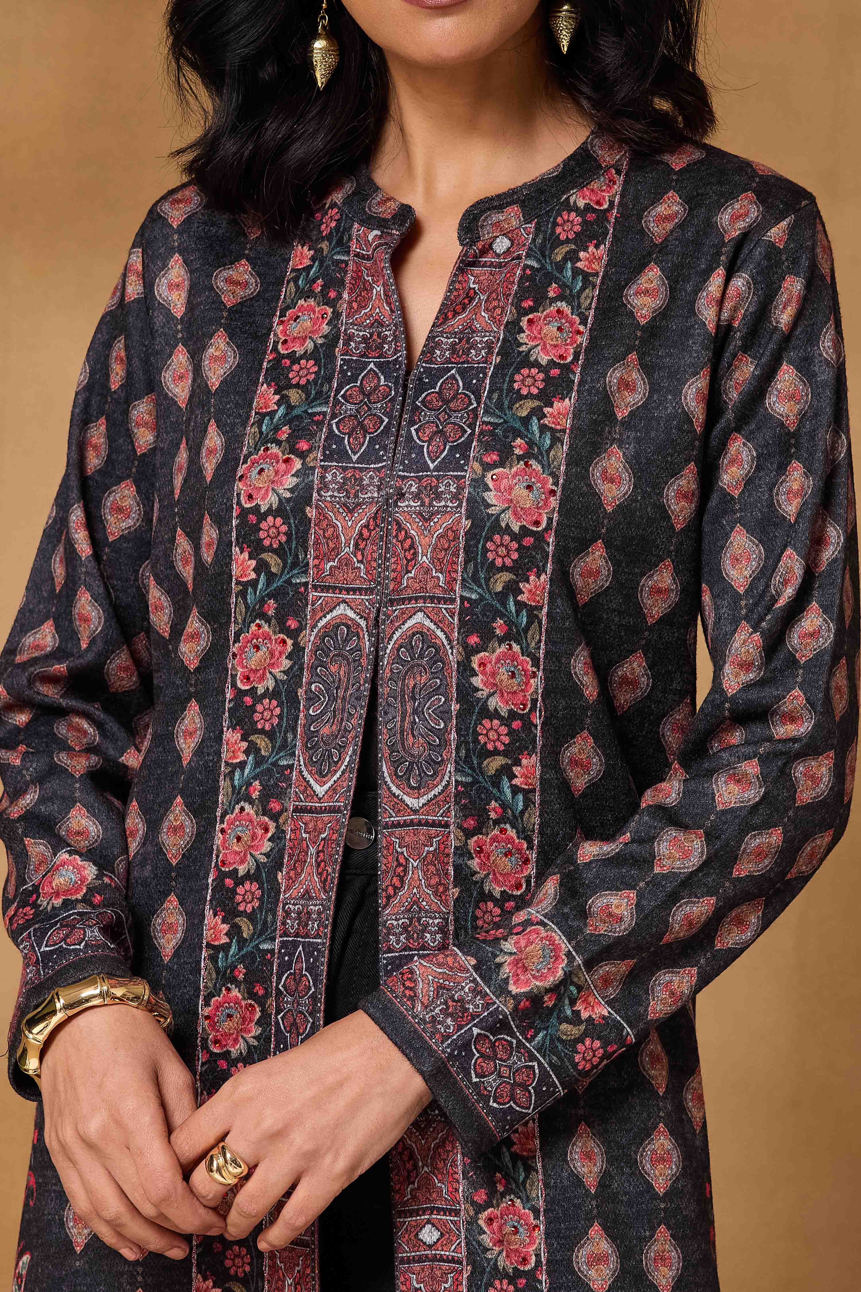 Black Polyester Regular Printed Cape image number 1