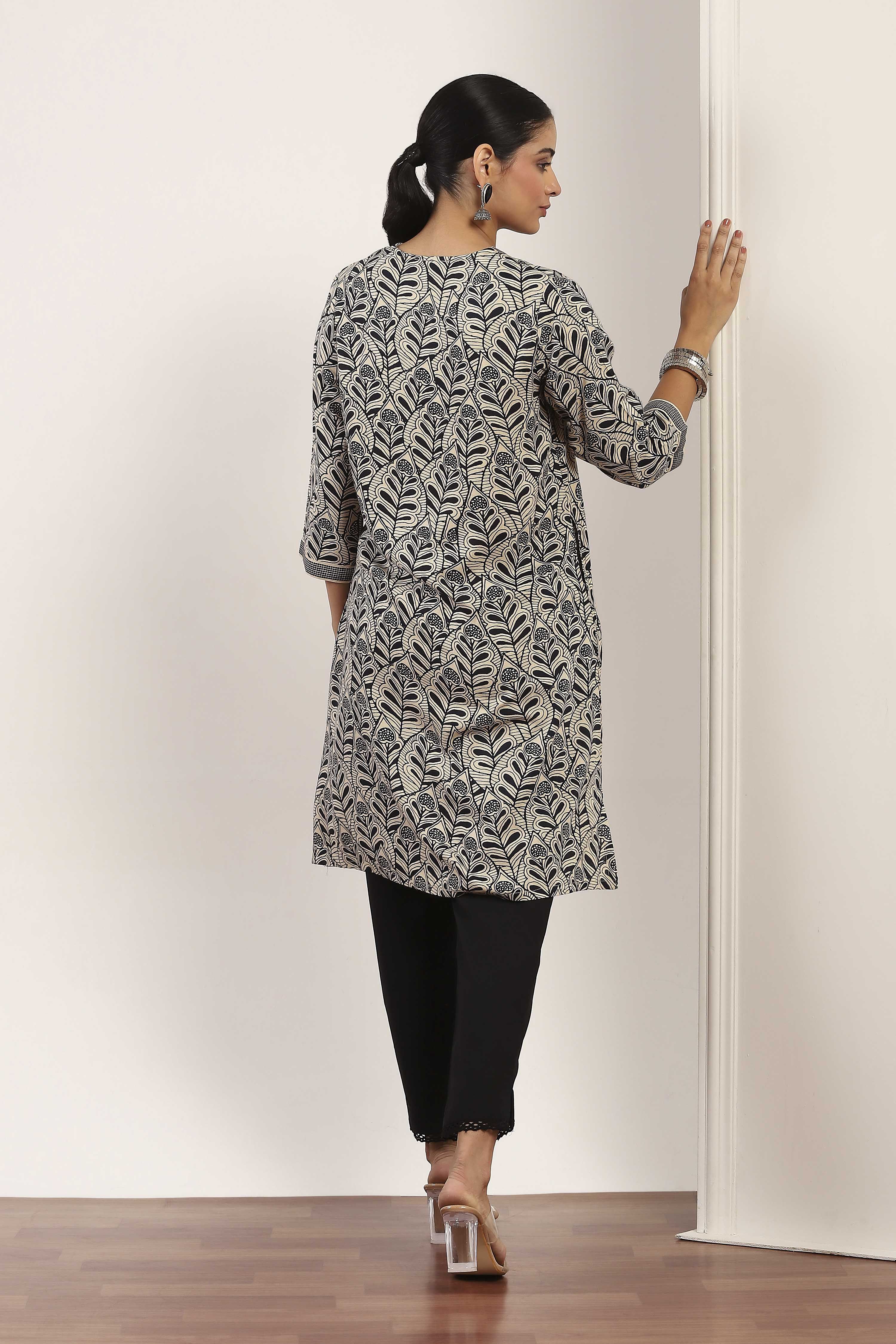 Beige Rayon Straight Kurtas image number 3