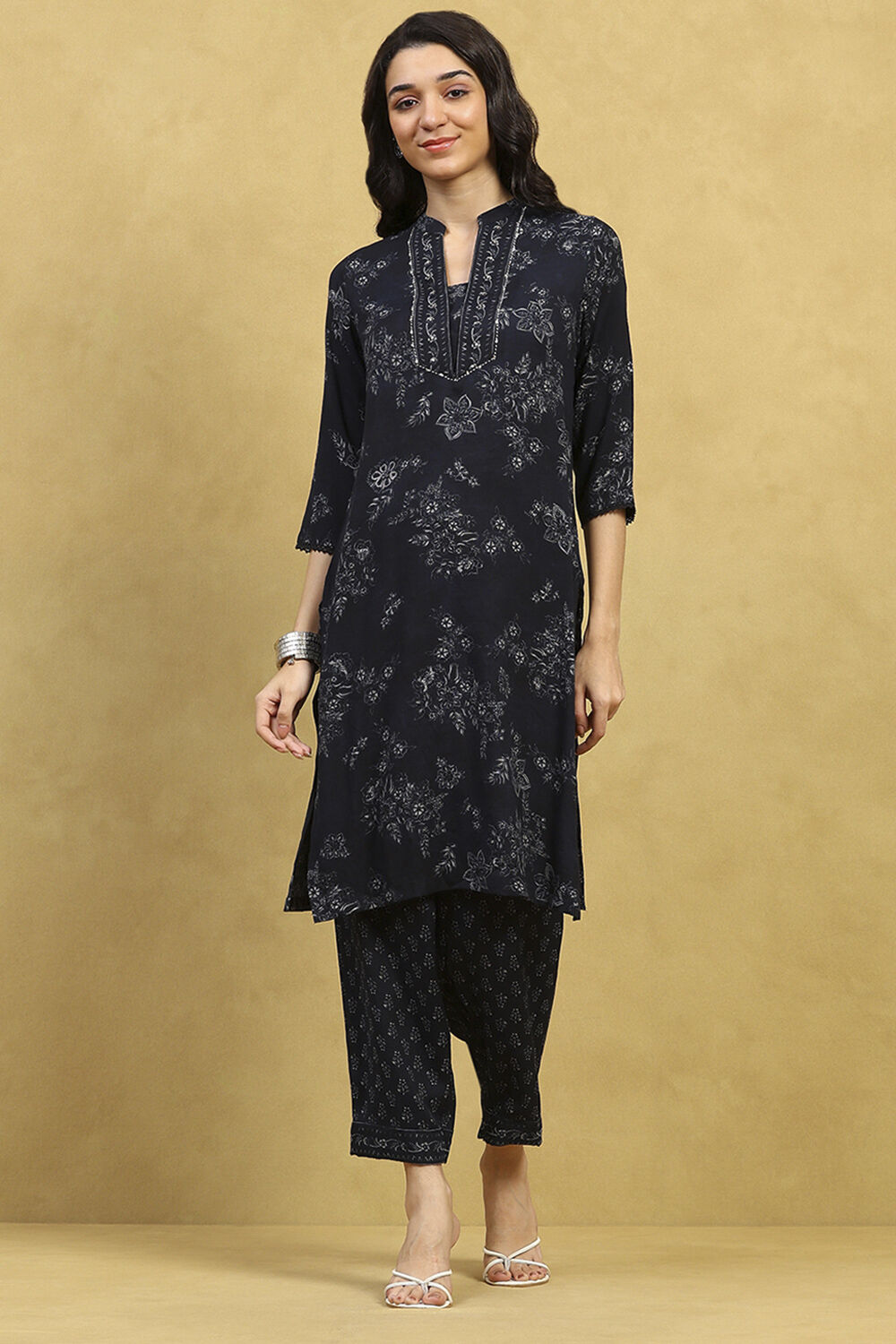 Green-Maroon Viscose Blend Printed Straight Kurta Pants Set image number 6