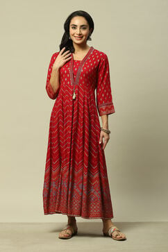 Red LIVA Tiered Printed Dress image number 5