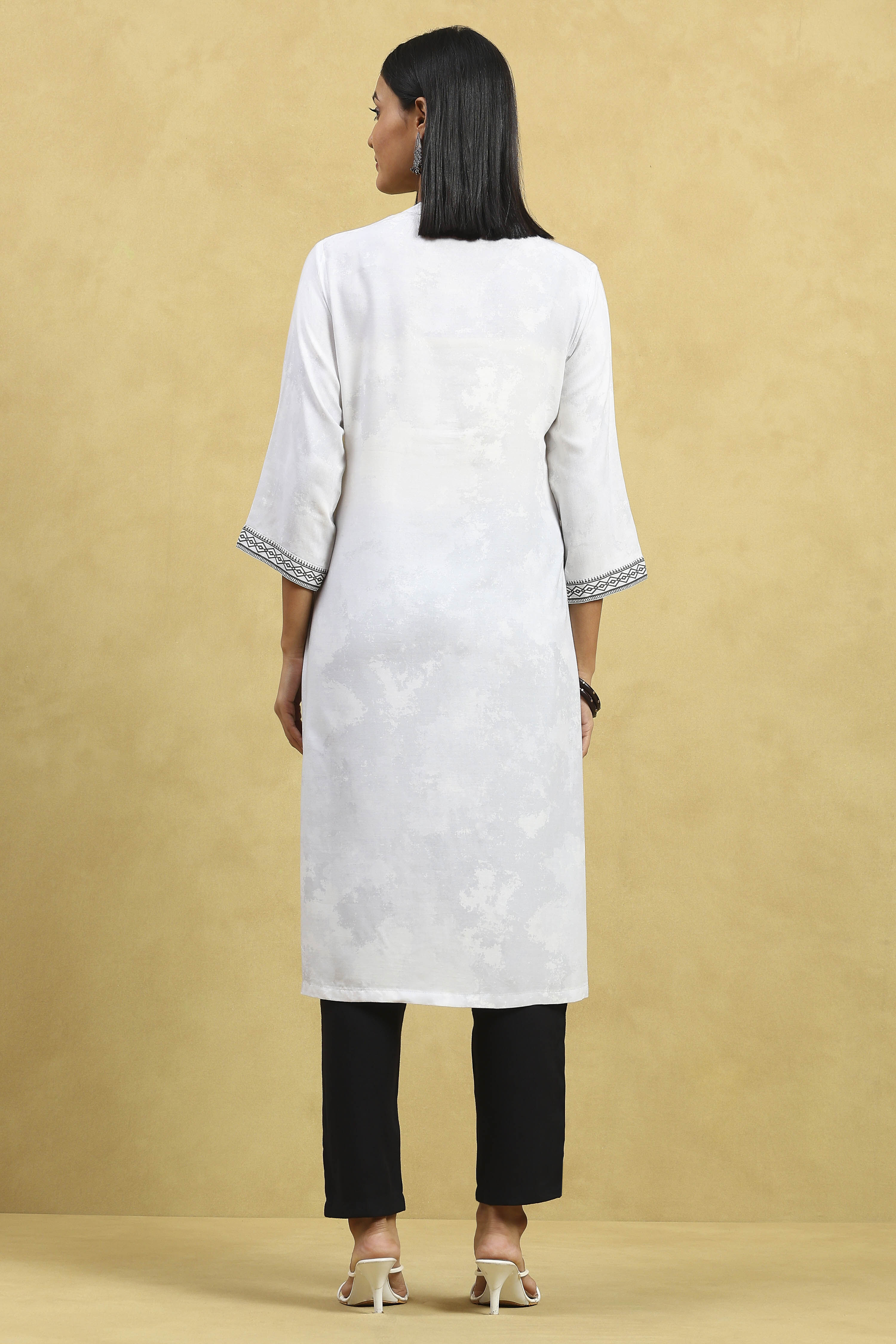 Off White Viscose Rayon Printed Straight Kurta image number 3