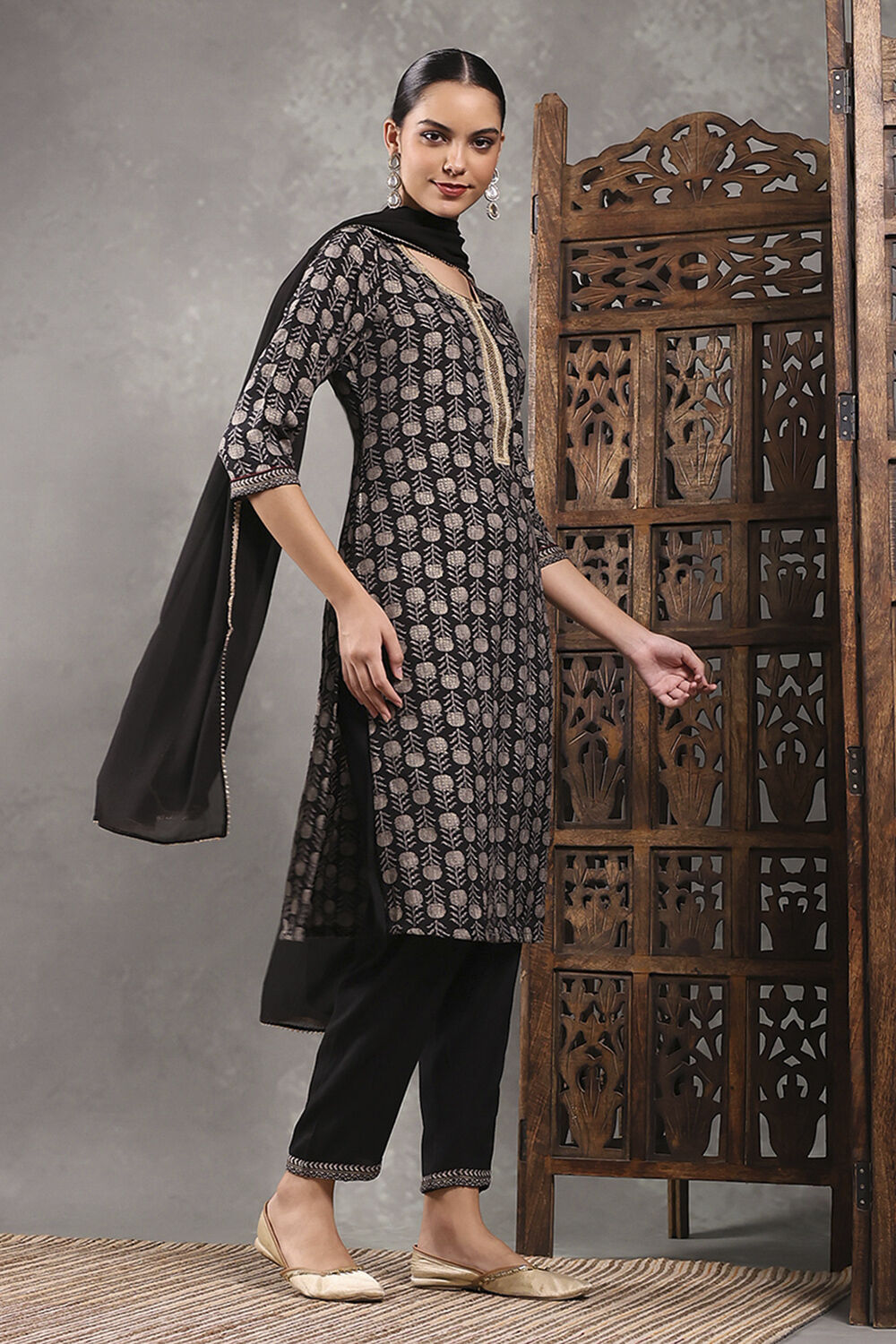 Black Viscose Blend Printed Straight Suit Set image number 5