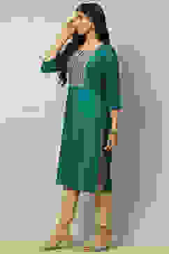 Green Viscose Blend Yoke Design Festive Straight Kurta image number 2