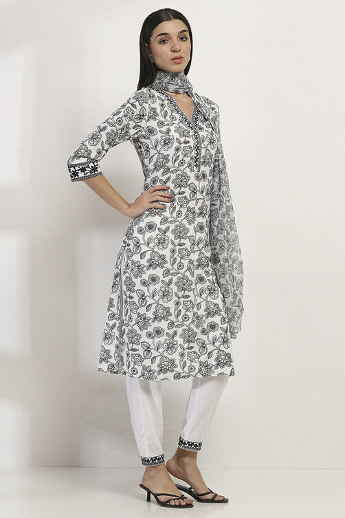 White Viscose Blend Straight Set image number 5