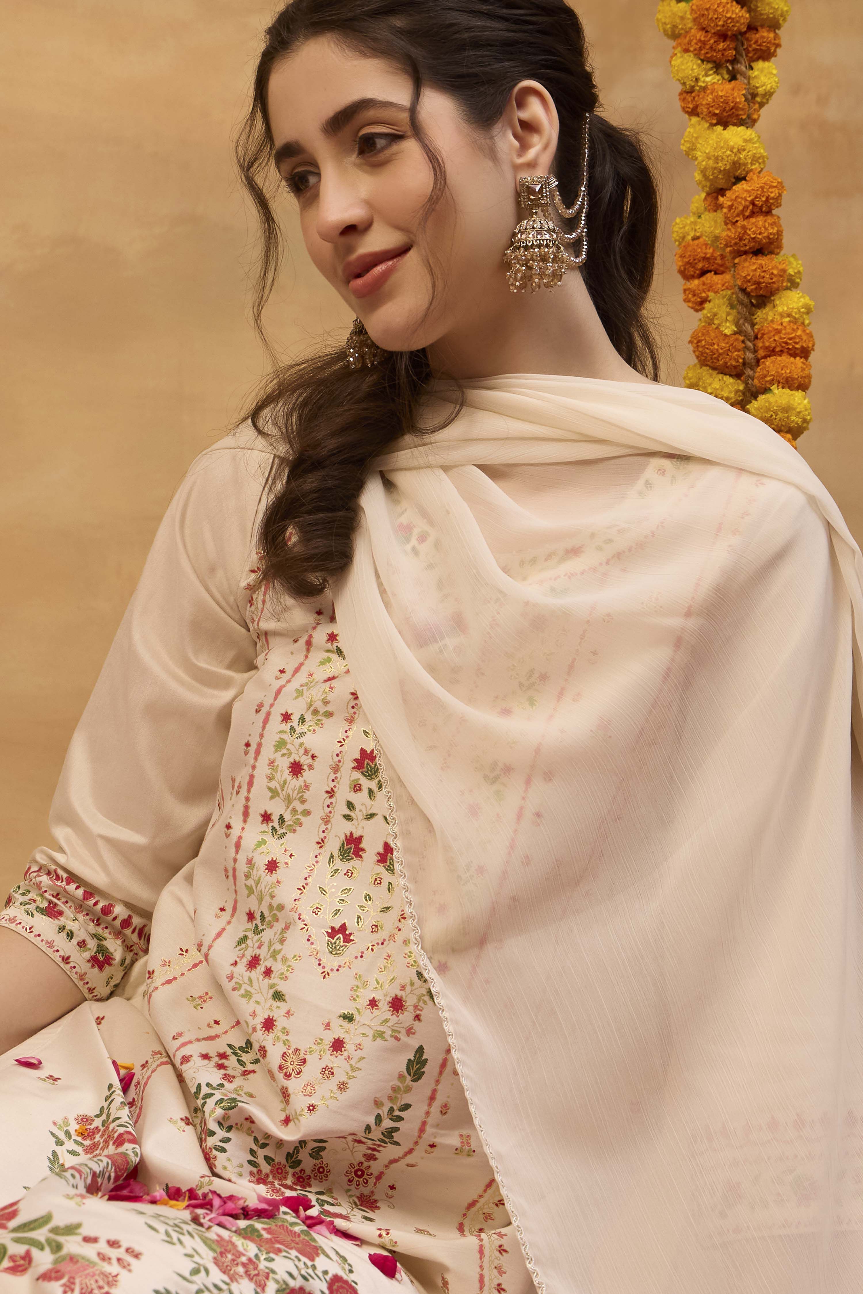 Off White Viscose Blend Straight Printed  image number 1