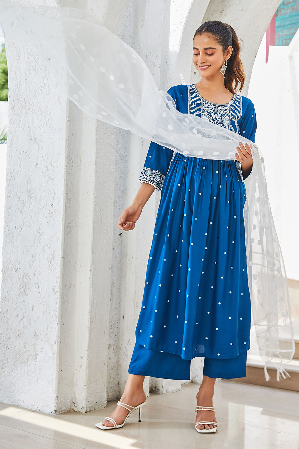 White Organza Geometric Printed Dupatta image number 2