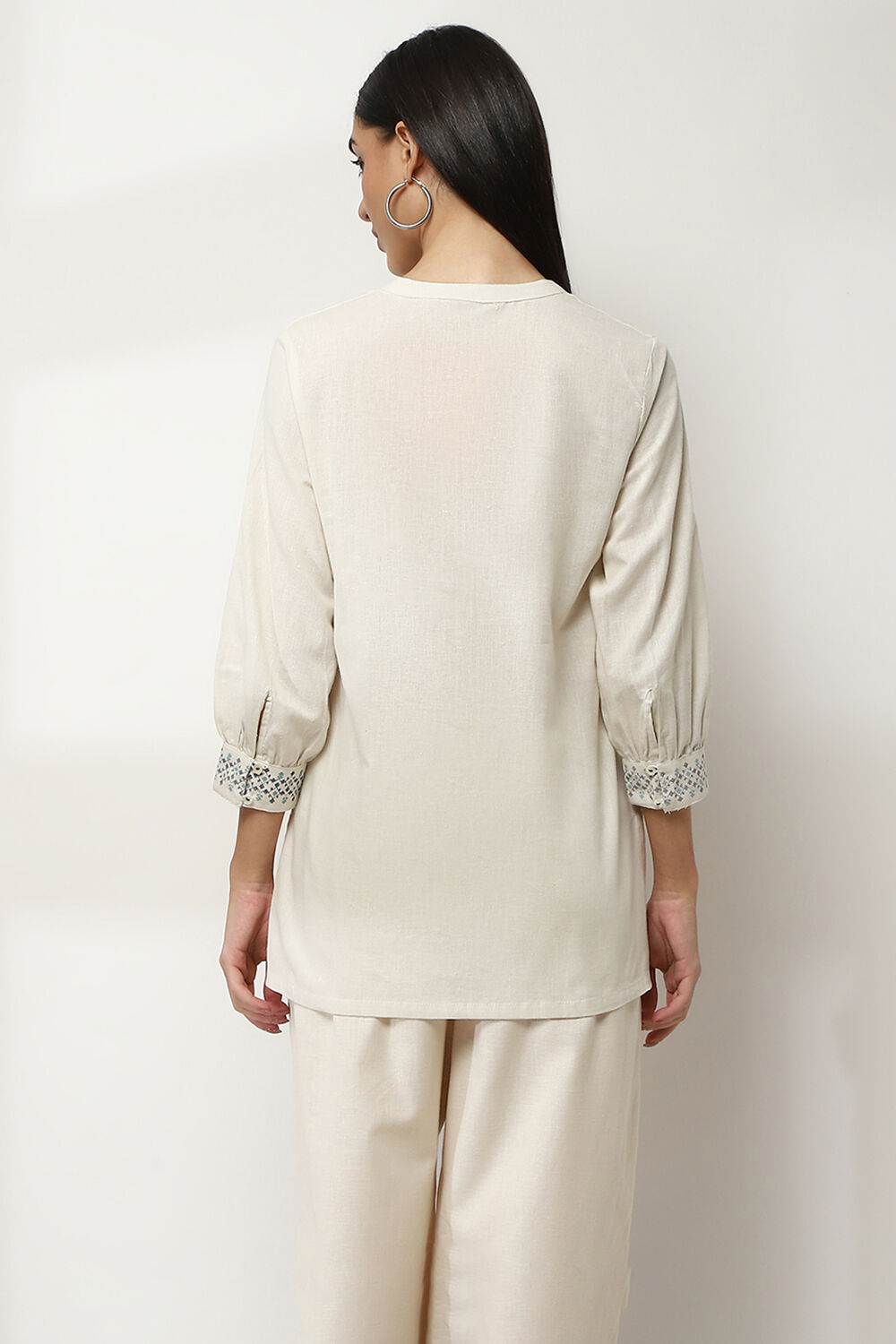 Off-White Cotton Blend Straight Top image number 3