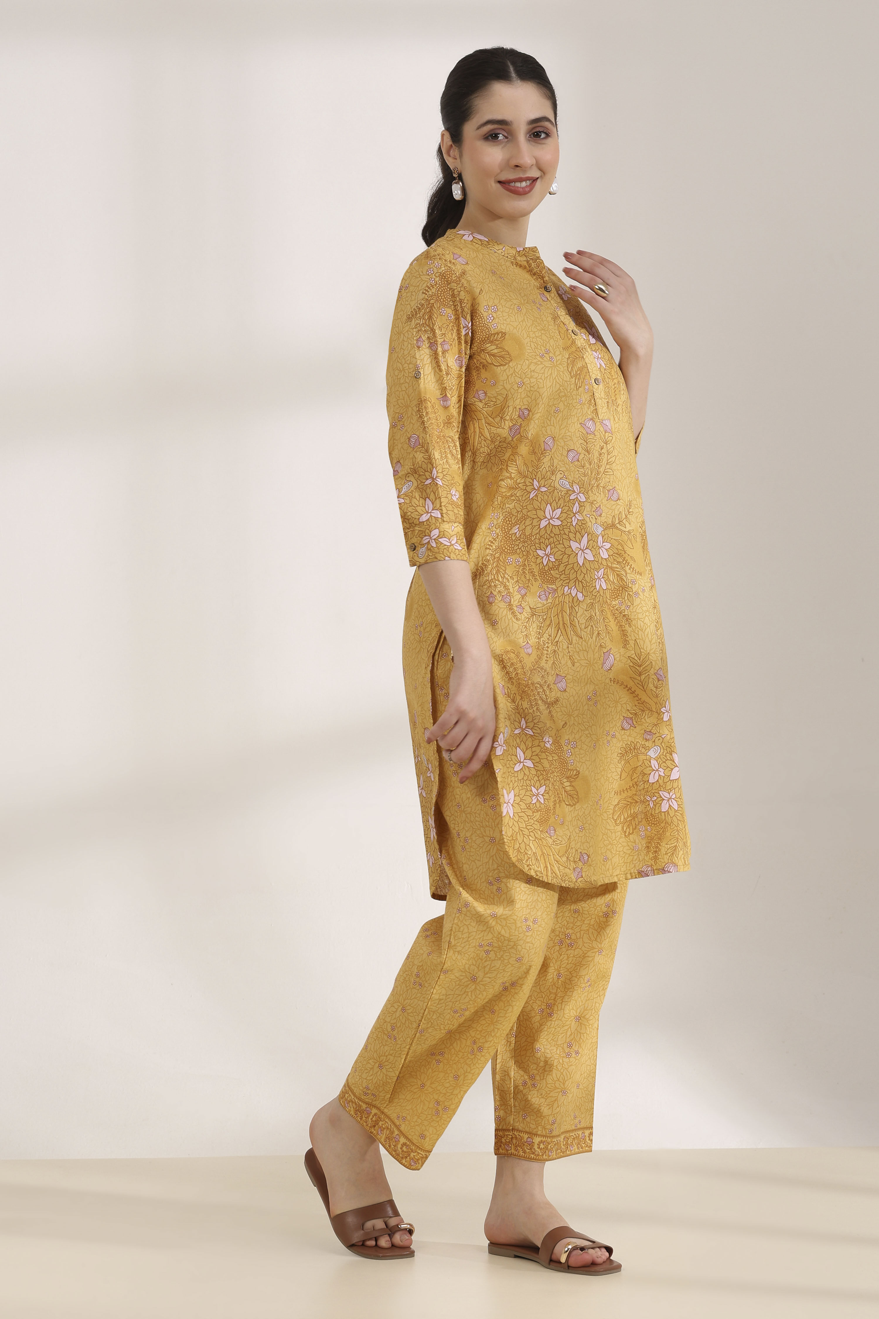 Yellow Cotton Flex Straight Printed Kurta Pants Set image number 4