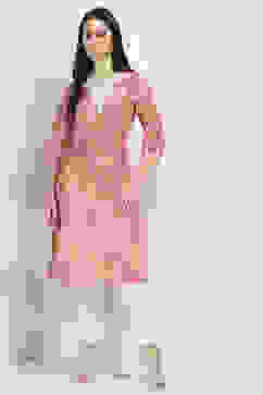 Pink Cotton Floral Straight Kurta image number 0