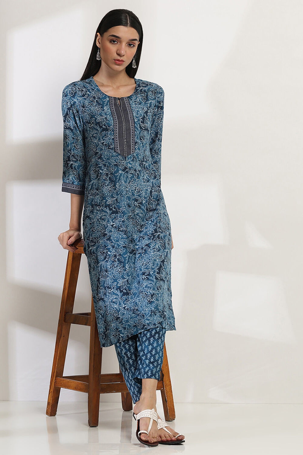 Blue Printed Straight Kurta Set image number 0