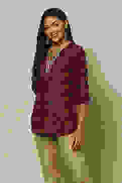 Red Viscose Blend Printed Straight Top image number 2